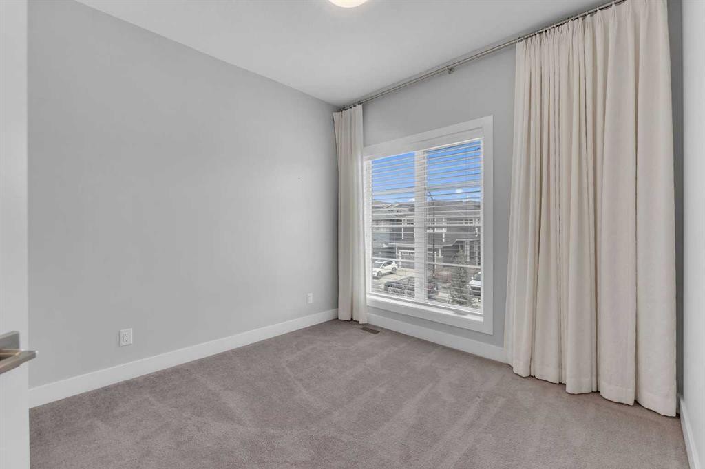81 Carringvue Manor Nw, Calgary, AB - Indoor Photo Showing Other Room