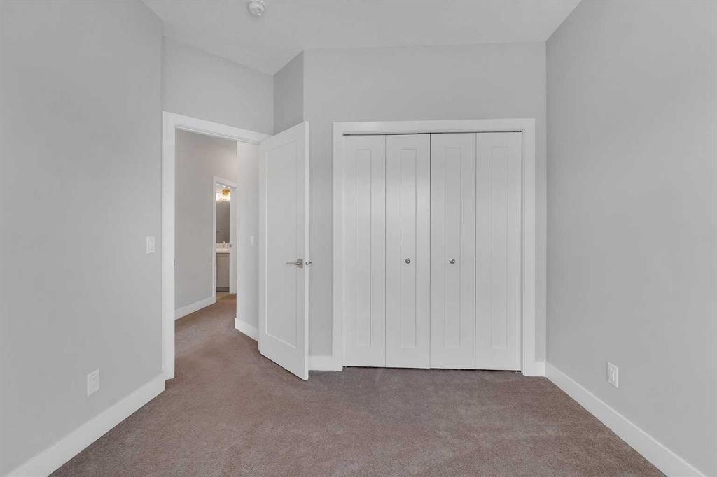 81 Carringvue Manor Nw, Calgary, AB - Indoor Photo Showing Other Room