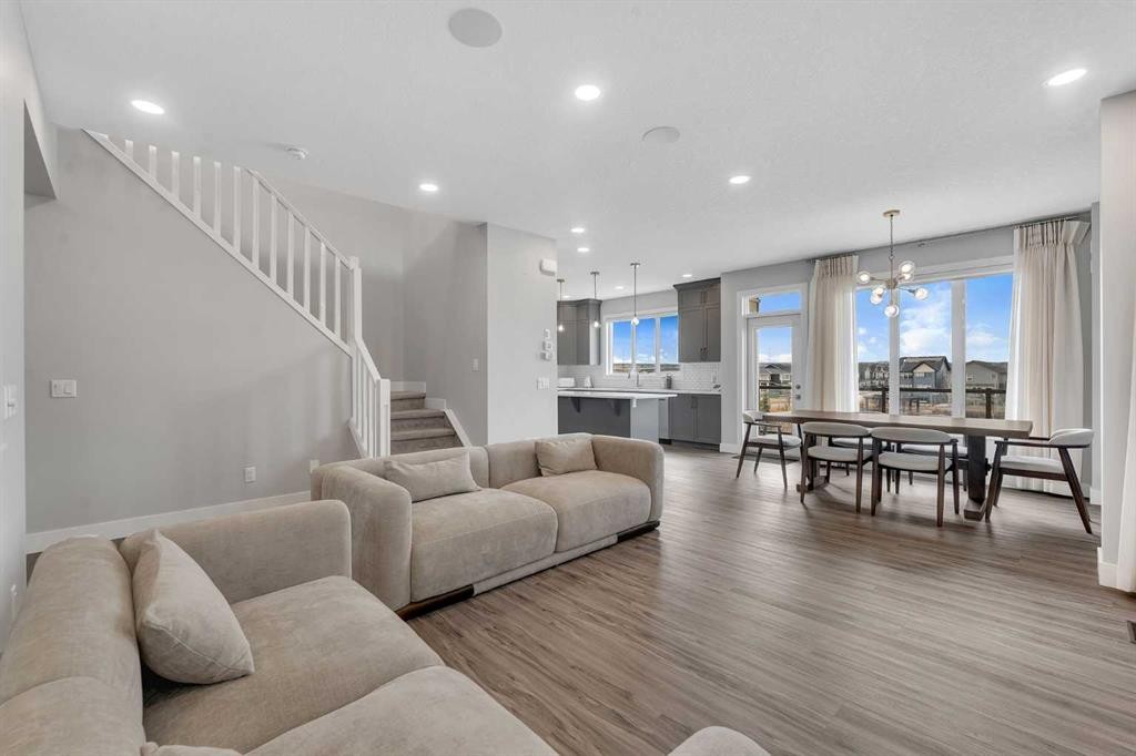 81 Carringvue Manor Nw, Calgary, AB - Indoor Photo Showing Living Room