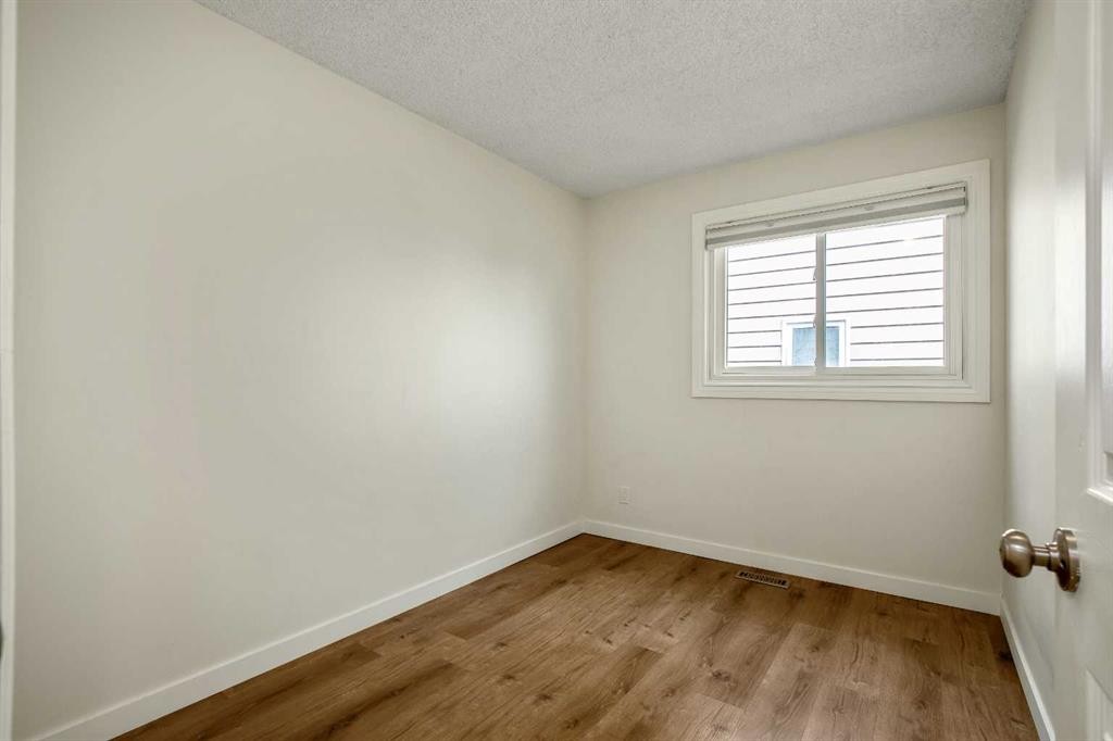 610 Strathcona Drive Sw, Calgary, AB - Indoor Photo Showing Other Room