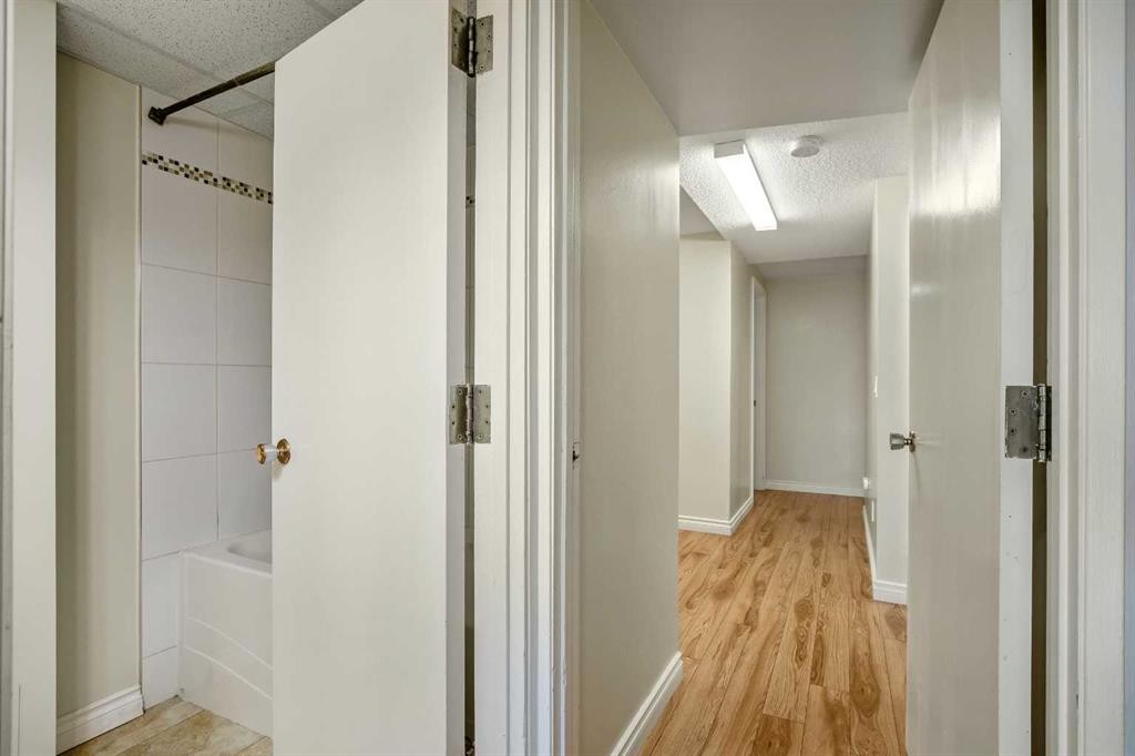 610 Strathcona Drive Sw, Calgary, AB - Indoor Photo Showing Other Room