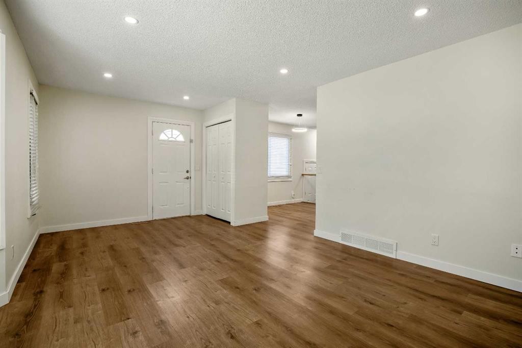 610 Strathcona Drive Sw, Calgary, AB - Indoor Photo Showing Other Room