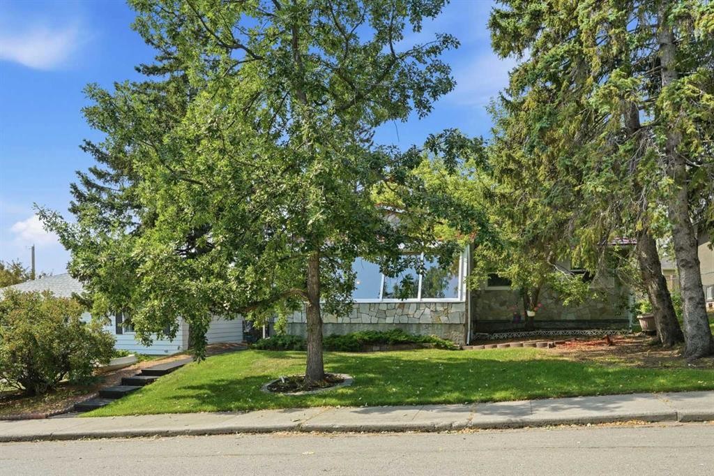 13 Tipton Place Nw, Calgary, AB - Outdoor With View