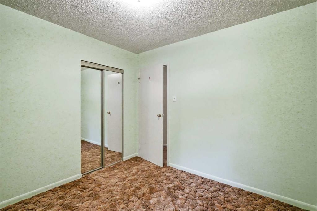 13 Tipton Place Nw, Calgary, AB - Indoor Photo Showing Other Room