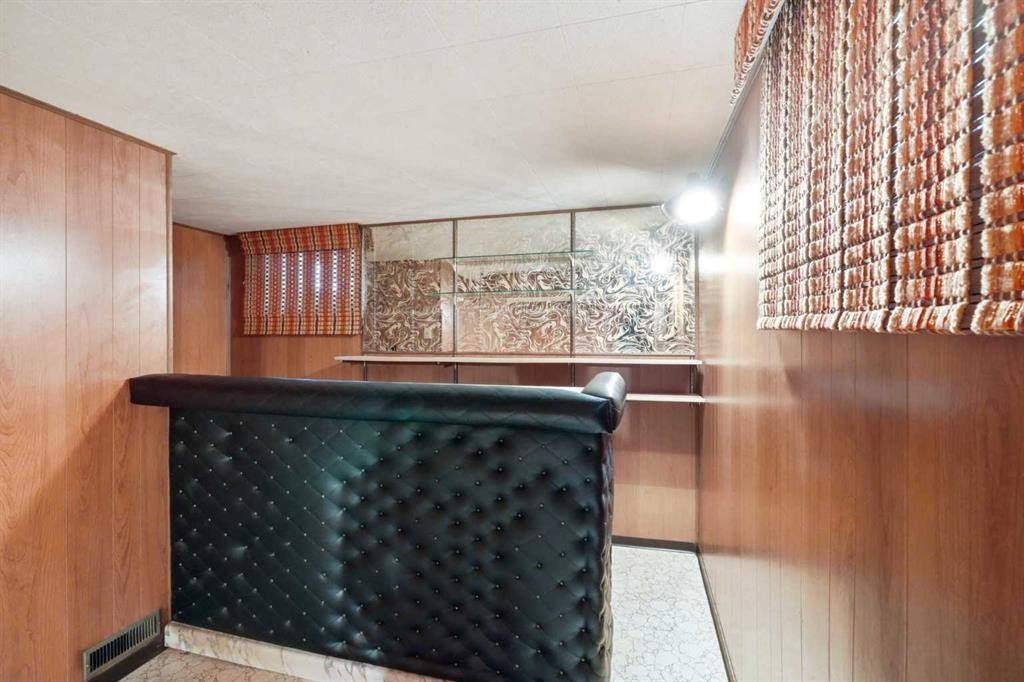 13 Tipton Place Nw, Calgary, AB - Indoor Photo Showing Other Room