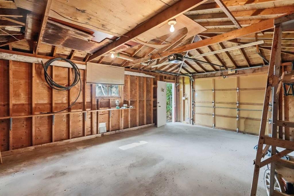 13 Tipton Place Nw, Calgary, AB - Indoor Photo Showing Other Room