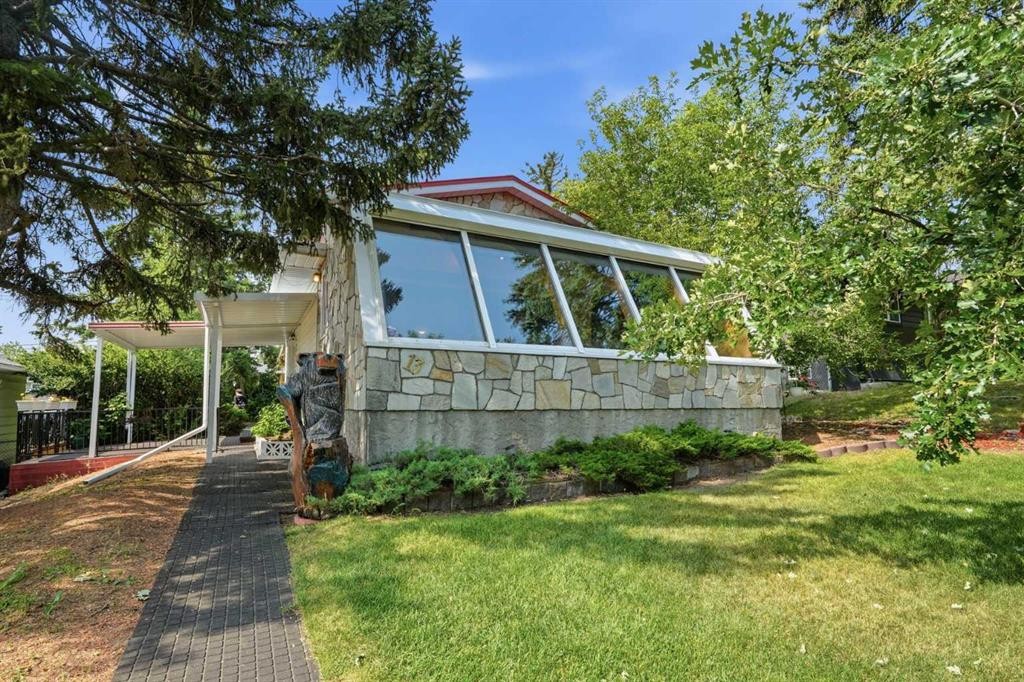 13 Tipton Place Nw, Calgary, AB - Outdoor