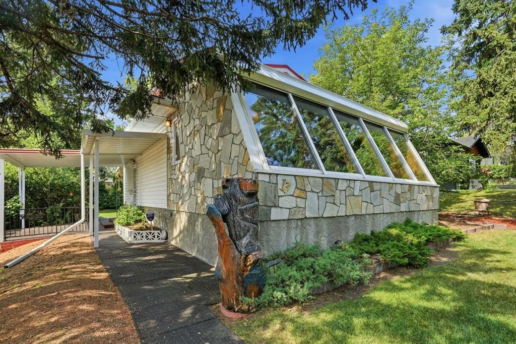 13 Tipton Place Nw, Calgary, AB - Outdoor