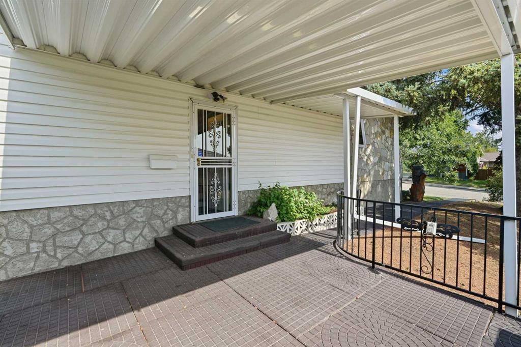 13 Tipton Place Nw, Calgary, AB - Outdoor With Deck Patio Veranda With Exterior