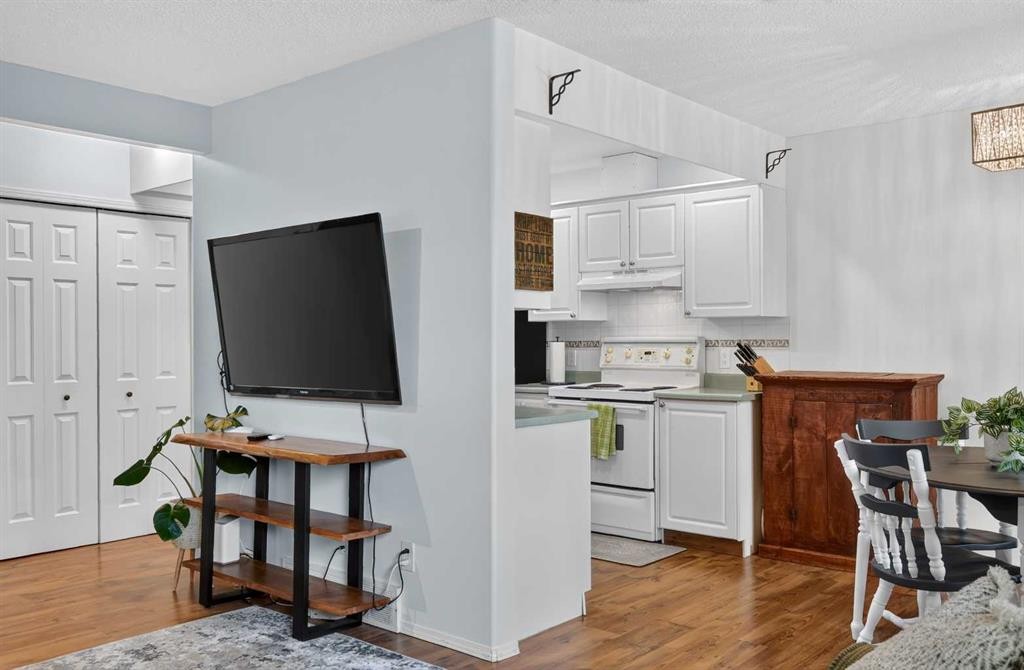 37 Beddington Gardens Ne, Calgary, AB - Indoor Photo Showing Kitchen