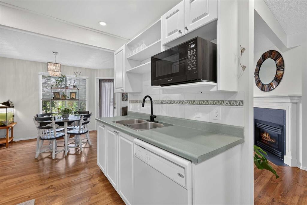 37 Beddington Gardens Ne, Calgary, AB - Indoor Photo Showing Kitchen With Double Sink
