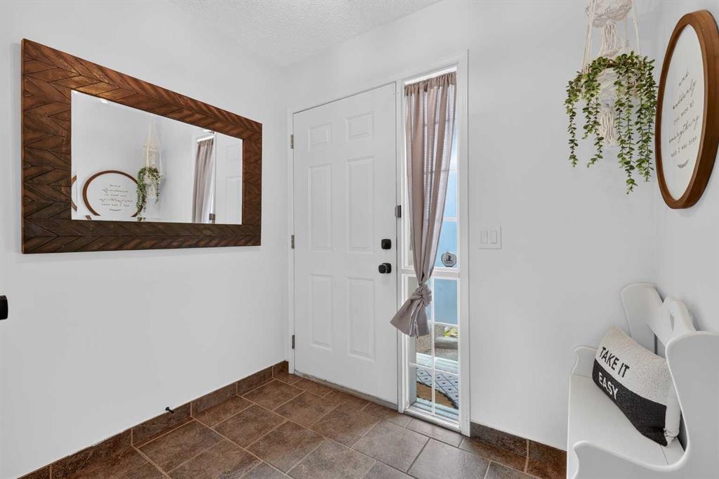 37 Beddington Gardens Ne, Calgary, AB - Indoor Photo Showing Other Room