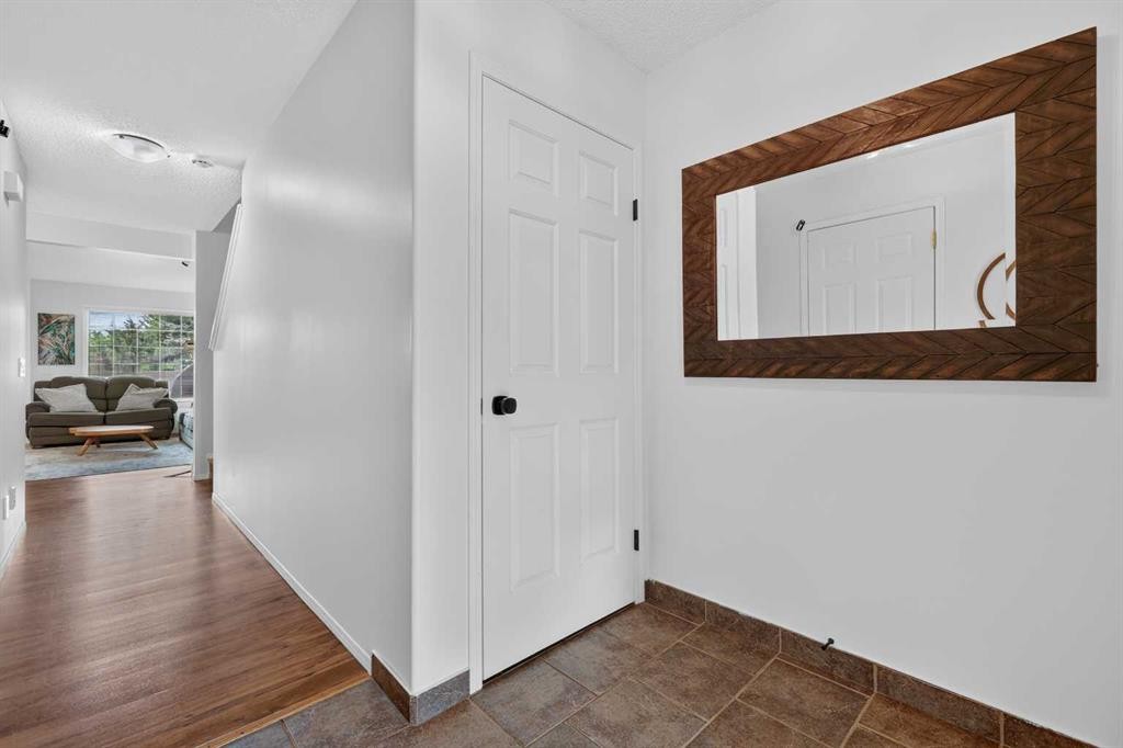 37 Beddington Gardens Ne, Calgary, AB - Indoor Photo Showing Other Room