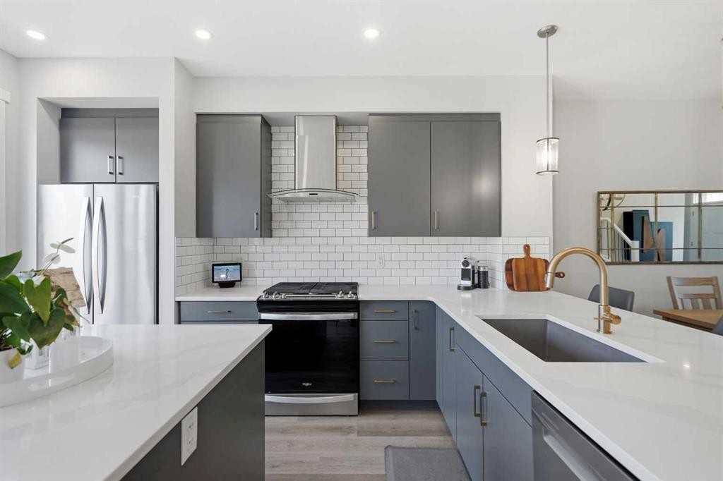 578 Masters Road Se, Calgary, AB - Indoor Photo Showing Kitchen With Upgraded Kitchen