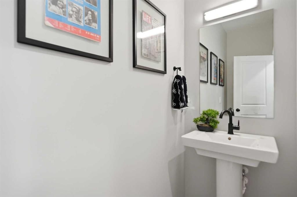 578 Masters Road Se, Calgary, AB - Indoor Photo Showing Other Room