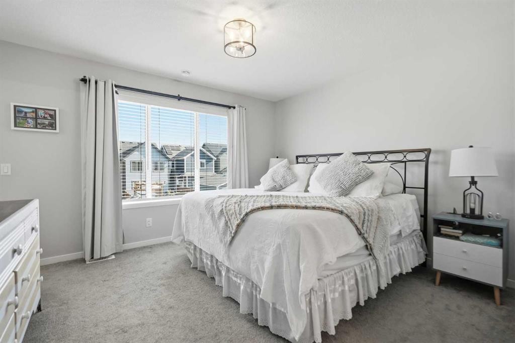 578 Masters Road Se, Calgary, AB - Indoor Photo Showing Bedroom