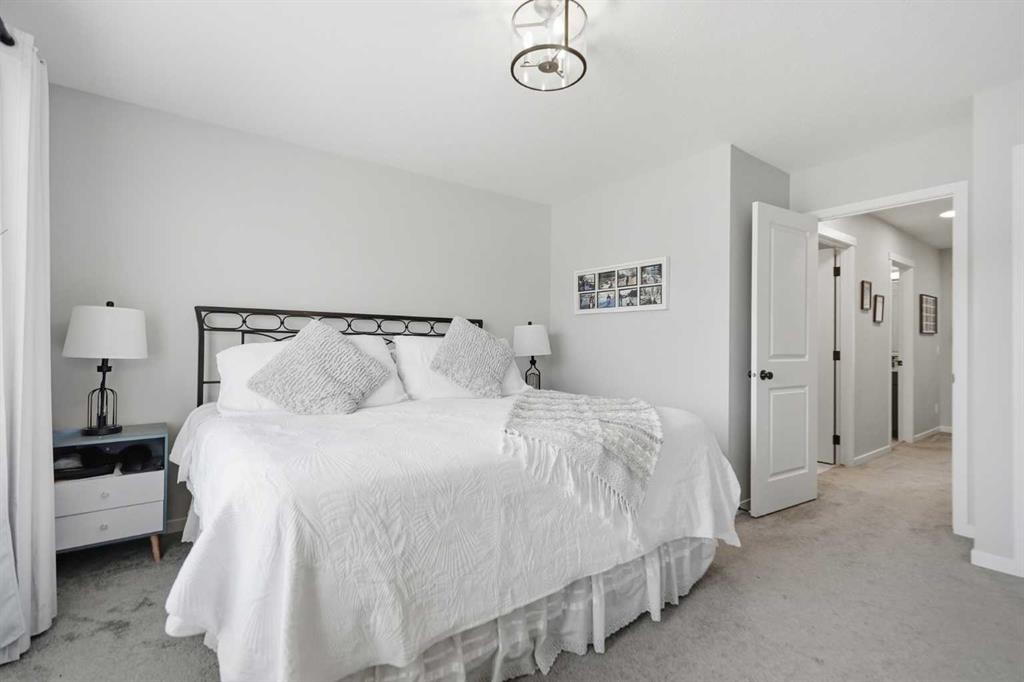 578 Masters Road Se, Calgary, AB - Indoor Photo Showing Bedroom