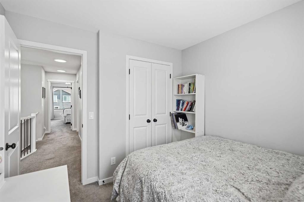 578 Masters Road Se, Calgary, AB - Indoor Photo Showing Bedroom