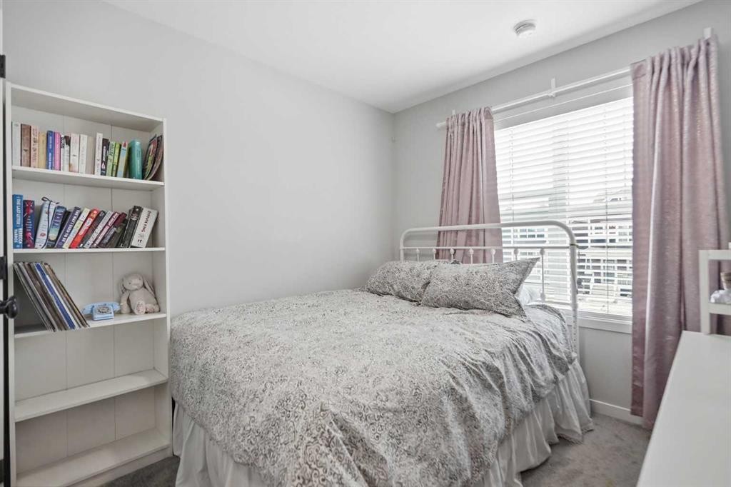 578 Masters Road Se, Calgary, AB - Indoor Photo Showing Bedroom