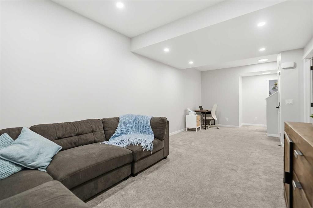 578 Masters Road Se, Calgary, AB - Indoor