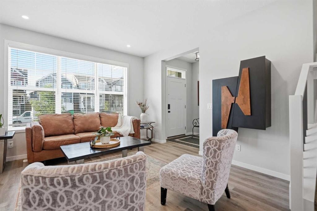 578 Masters Road Se, Calgary, AB - Indoor Photo Showing Living Room