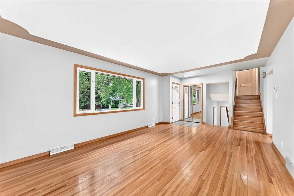 2808 Brecken Road Nw, Calgary, AB - Indoor Photo Showing Other Room