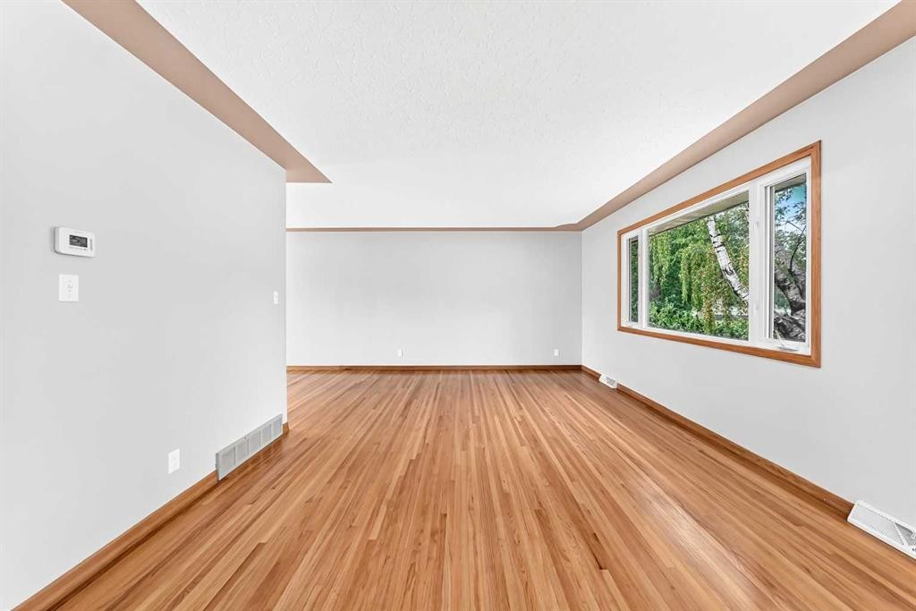 2808 Brecken Road Nw, Calgary, AB - Indoor Photo Showing Other Room