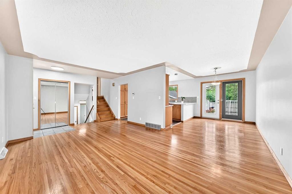 2808 Brecken Road Nw, Calgary, AB - Indoor Photo Showing Other Room