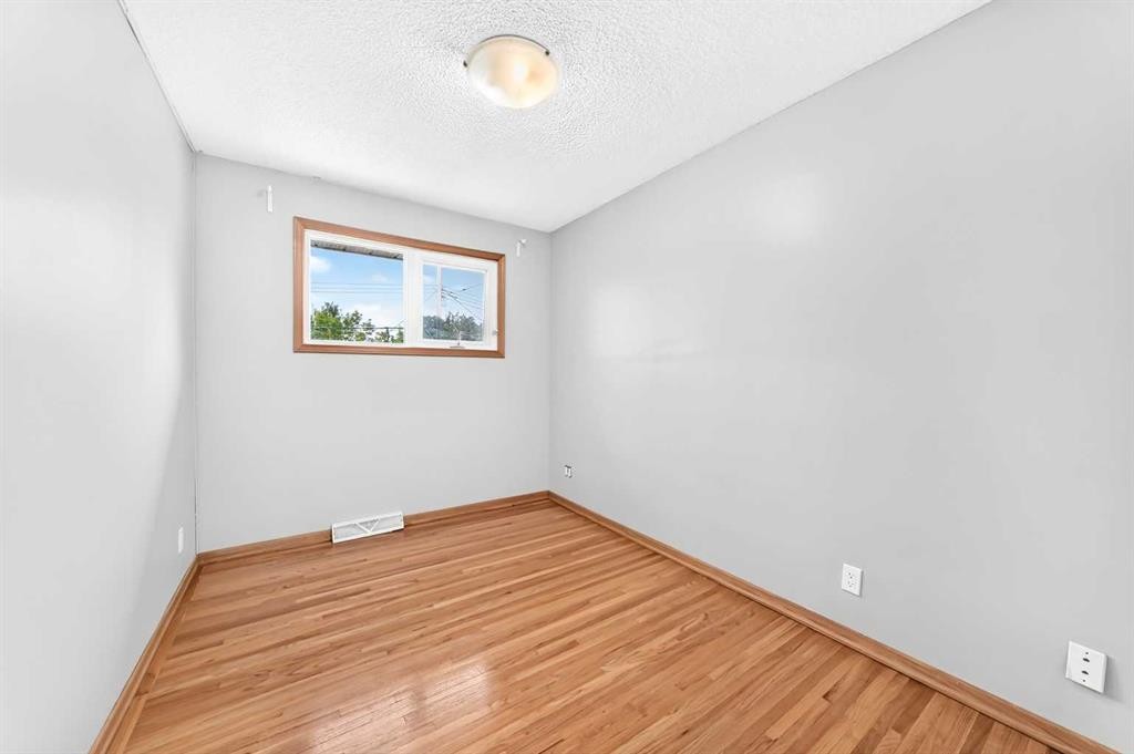2808 Brecken Road Nw, Calgary, AB - Indoor Photo Showing Other Room