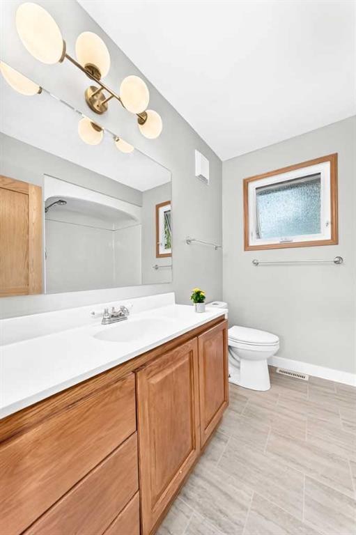 2808 Brecken Road Nw, Calgary, AB - Indoor Photo Showing Bathroom