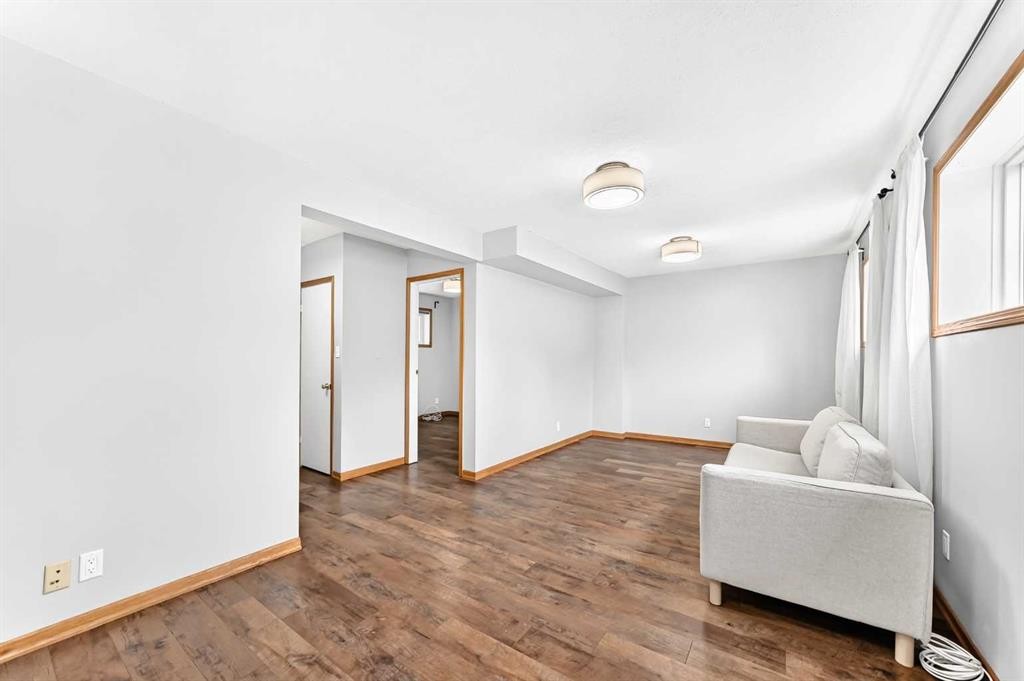 2808 Brecken Road Nw, Calgary, AB - Indoor Photo Showing Other Room