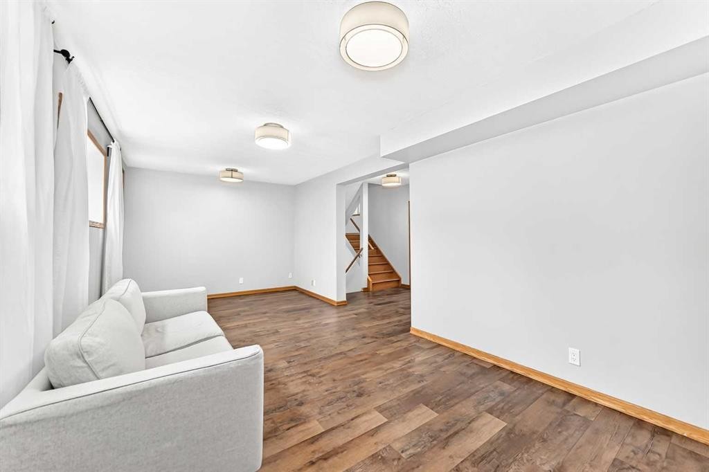 2808 Brecken Road Nw, Calgary, AB - Indoor Photo Showing Other Room