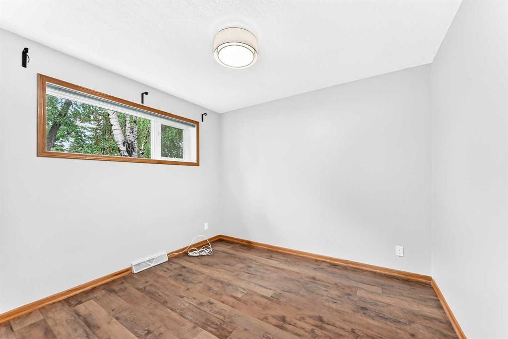 2808 Brecken Road Nw, Calgary, AB - Indoor Photo Showing Other Room