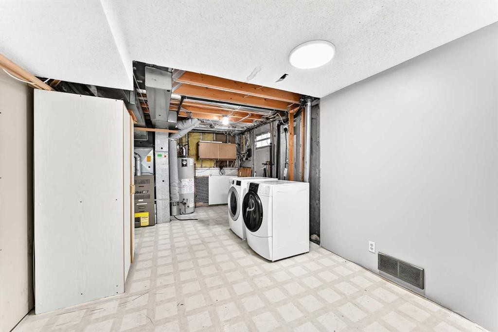 2808 Brecken Road Nw, Calgary, AB - Indoor Photo Showing Laundry Room