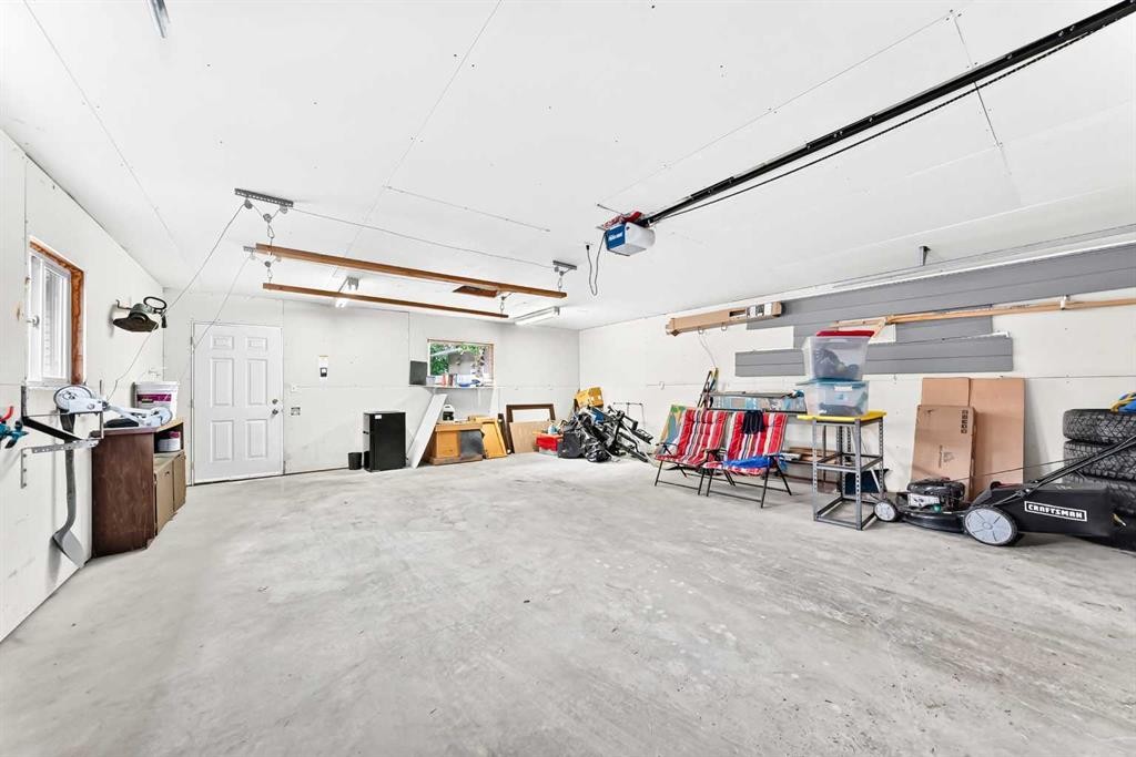 2808 Brecken Road Nw, Calgary, AB - Indoor Photo Showing Garage