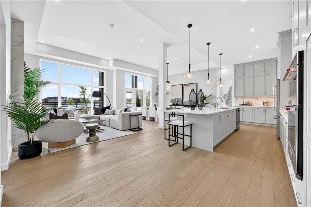 102-150 Marina Cove Se, Calgary, AB - Indoor Photo Showing Kitchen With Upgraded Kitchen