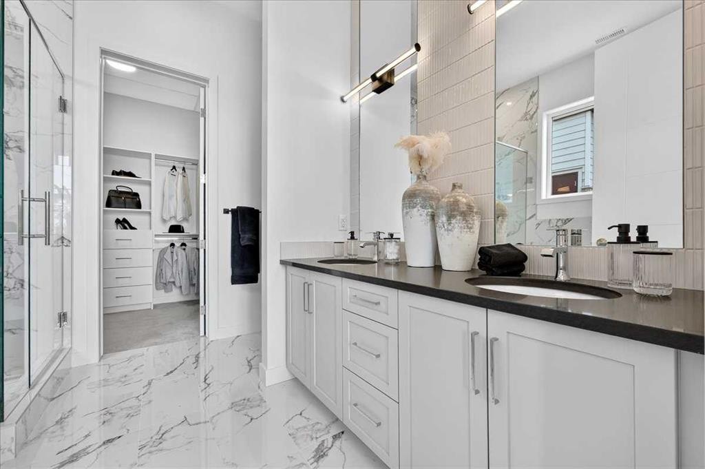 102-150 Marina Cove Se, Calgary, AB - Indoor Photo Showing Bathroom
