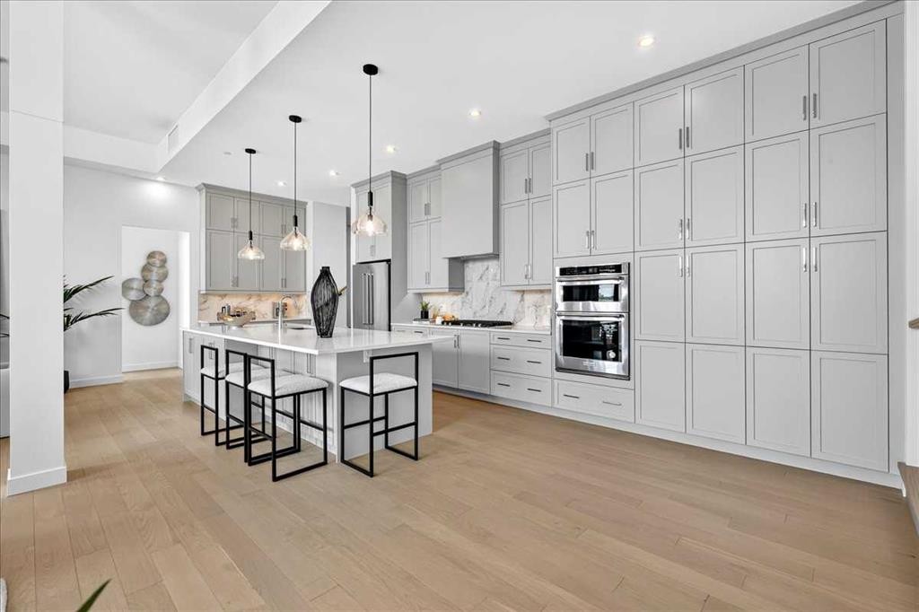 102-150 Marina Cove Se, Calgary, AB - Indoor Photo Showing Kitchen With Upgraded Kitchen