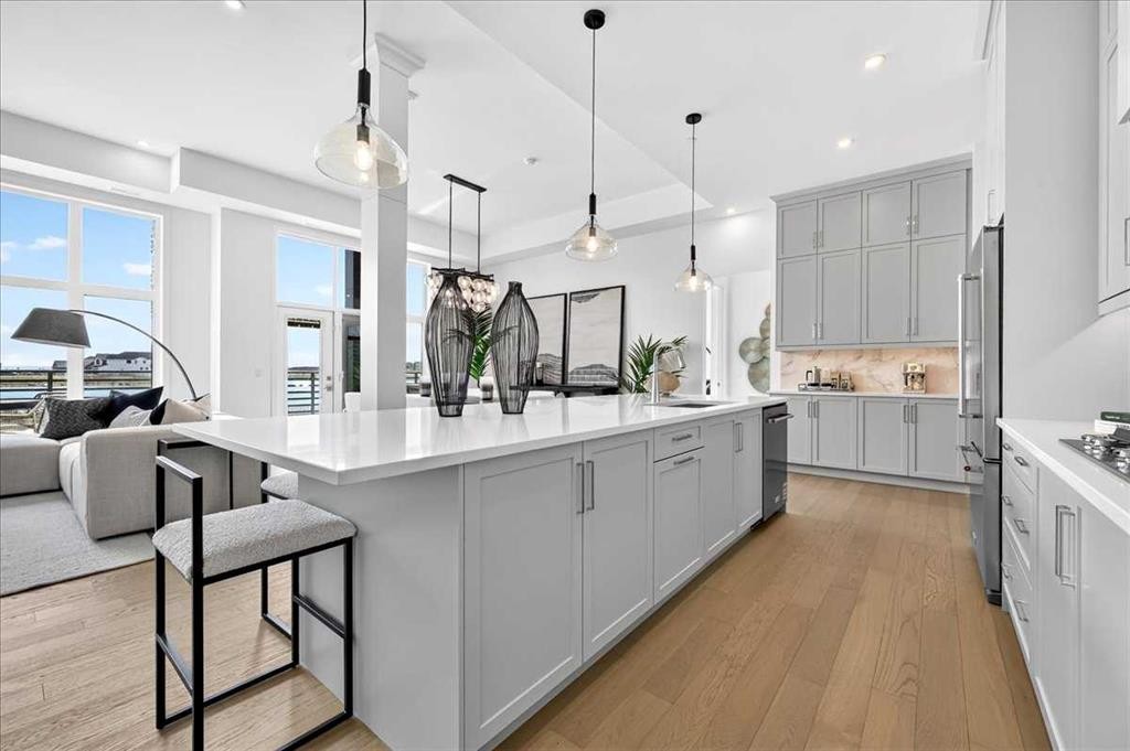 102-150 Marina Cove Se, Calgary, AB - Indoor Photo Showing Kitchen With Upgraded Kitchen
