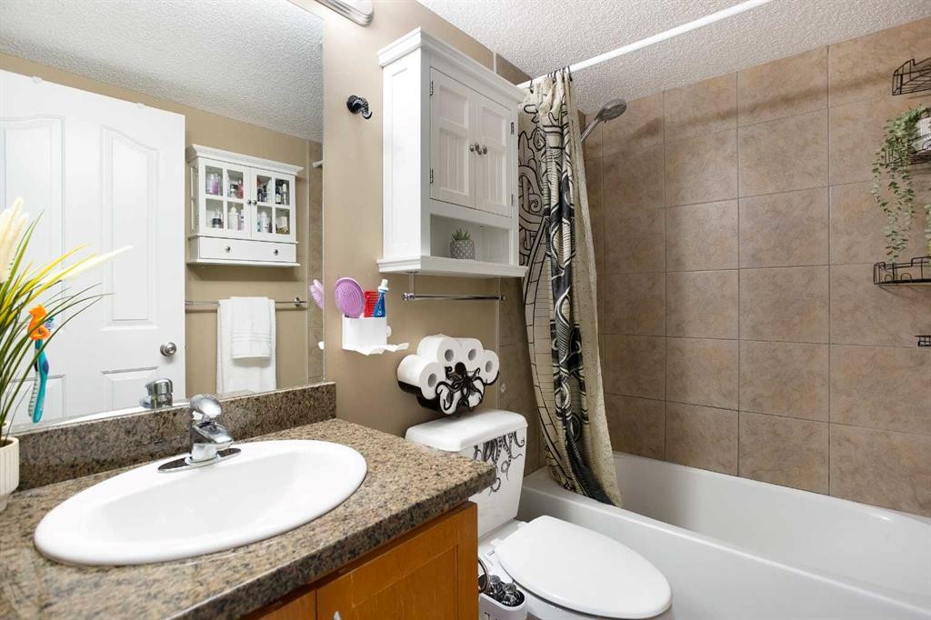 4310-60 Panatella Street Nw, Calgary, AB - Indoor Photo Showing Bathroom