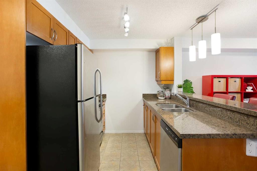 4310-60 Panatella Street Nw, Calgary, AB - Indoor Photo Showing Kitchen With Double Sink