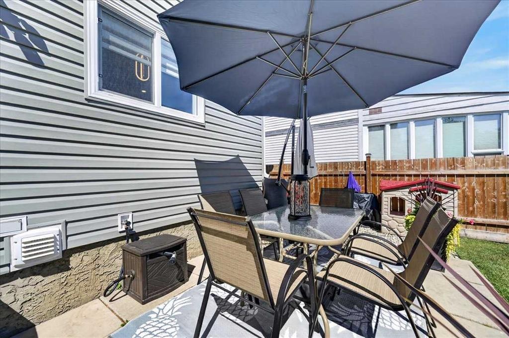 39 Midridge Gardens Se, Calgary, AB - Outdoor With Exterior