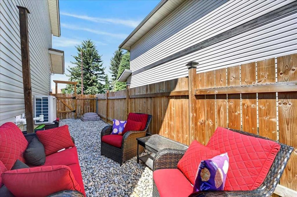 39 Midridge Gardens Se, Calgary, AB - Outdoor With Deck Patio Veranda