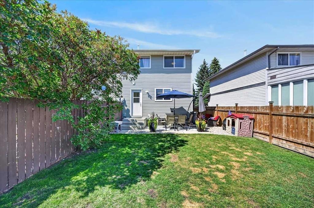 39 Midridge Gardens Se, Calgary, AB - Outdoor
