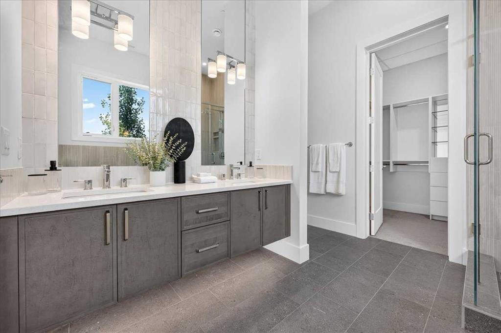 101-150 Marina Cove Se, Calgary, AB - Indoor Photo Showing Bathroom