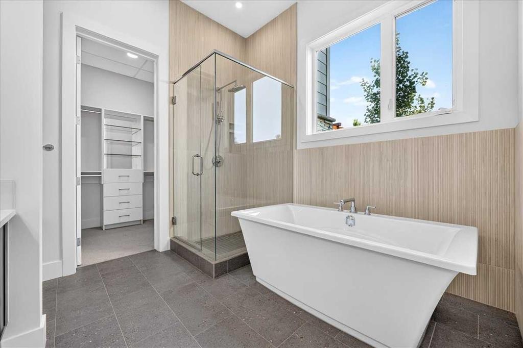 101-150 Marina Cove Se, Calgary, AB - Indoor Photo Showing Bathroom