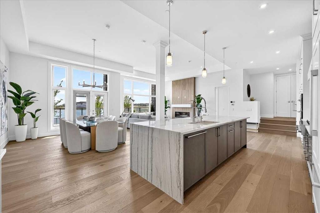 101-150 Marina Cove Se, Calgary, AB - Indoor Photo Showing Kitchen With Upgraded Kitchen