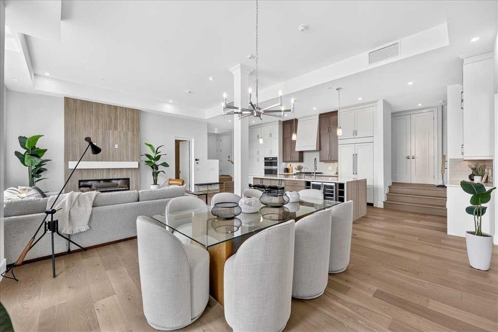 101-150 Marina Cove Se, Calgary, AB - Indoor Photo Showing Living Room