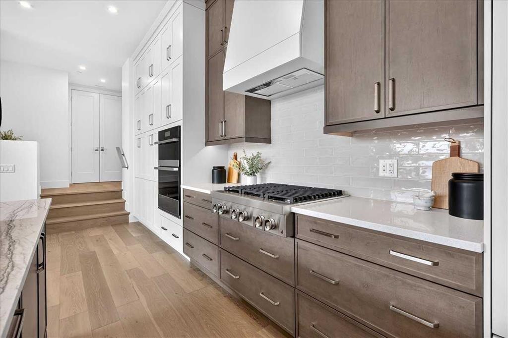 101-150 Marina Cove Se, Calgary, AB - Indoor Photo Showing Kitchen With Upgraded Kitchen