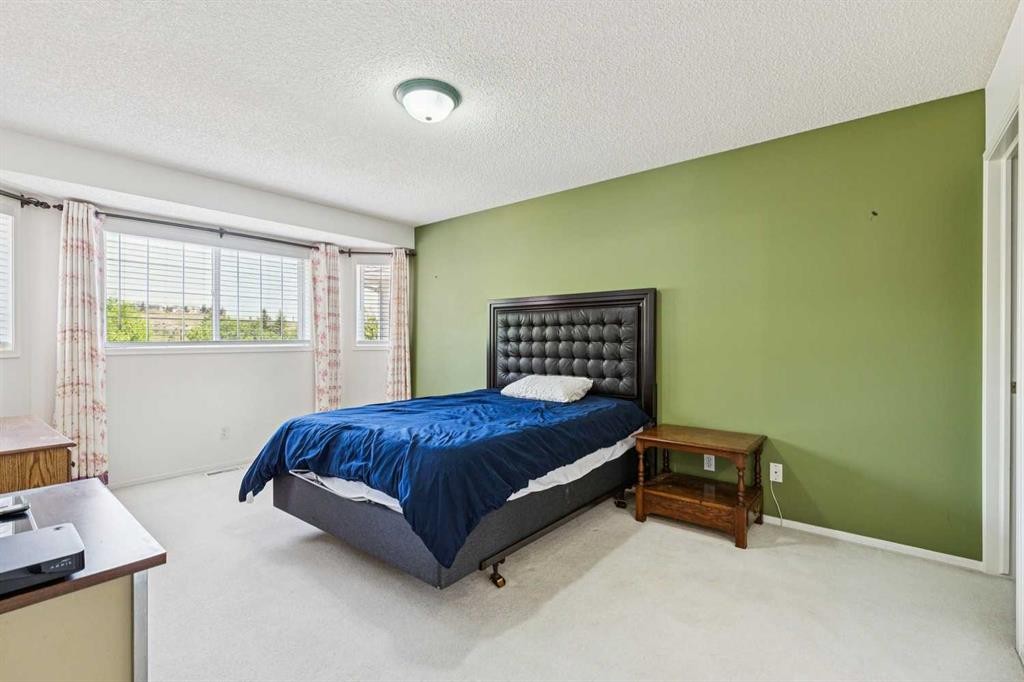 10521 Hidden Valley Drive Nw, Calgary, AB - Indoor Photo Showing Bedroom